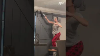 Ez egy ideig megzavarja  #AFV #funny #Shorts
 – videó