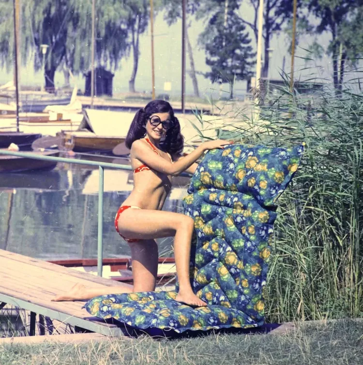 1973. A Balaton-parton. FŐFOTÓ #RK1763913901 1973. A Balaton-parton.
FŐFOTÓ
#RK1763913901