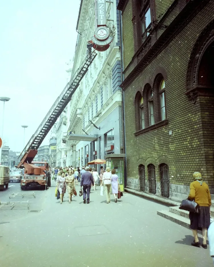 1978. Bp., József körút. FŐFOTÓ #RK1764263701 1978. Bp., József körút.
FŐFOTÓ
#RK1764263701