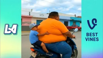 2025 év áttekintése  Az év legjobb vicces videói
 – videó