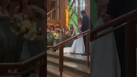 És tönkrement az esküvő…
 – videó