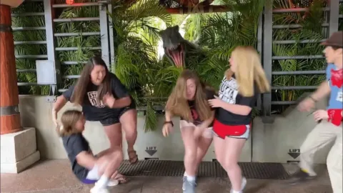 Próbálj meg nem nevetni kihívás  Váratlanul vad videók
 – videó