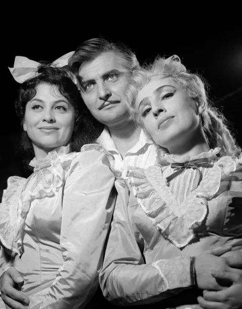 1960, Domján Edit, Agárdy Gábor és Czigány Judit. Nemzeti Fotótár 1960, Domján Edit, Agárdy Gábor és Czigány Judit.
Nemzeti Fotótár
#RK1765224011