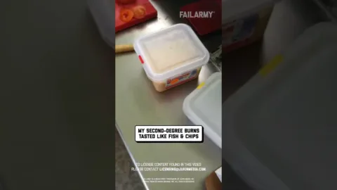 A hibásan működő olajsütő váratlanul felrobban - videó A hibásan működő olajsütő váratlanul felrobban
– videó