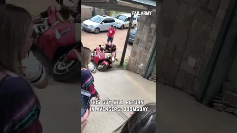 Azt mondták, visszajön. Nem mondták egyenesen a #BosszúállókDoomsday…
 – videó