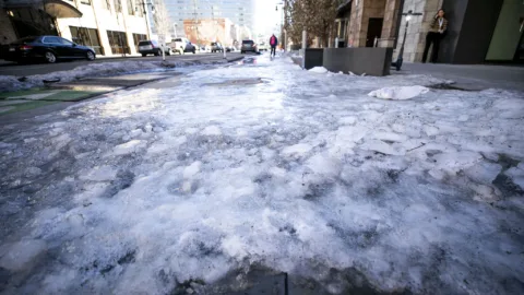 Borús ég, csúszós utak – ezt hozza a holnapi időjárás január 14-én