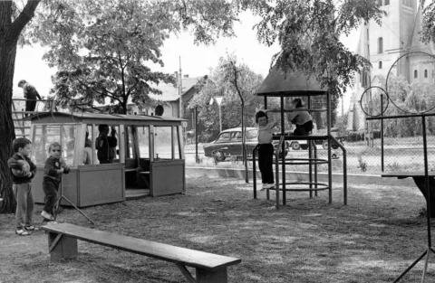 Kőbányai MÁV-telep, szemben a Hungária körút túloldalán a Tbiliszi (Vagon) Kőbányai MÁV-telep, szemben a Hungária körút túloldalán a Tbiliszi (Vagon) téren… #RK1766633839