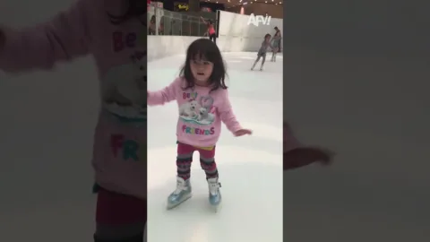 Lucy egy mozdulattal legyőzi a félelmeit és megtanulja az önbizalmat
 – videó
