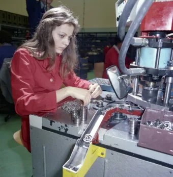 dübörög a gazdaság. a fotó az 1970-es években készült Magyarországon, készítője … #RK1765801263