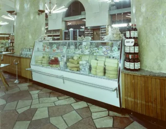 1966.  Bp., Élelmiszer Áruház a Nagykörút és Wesselényi utca sarkán.
FŐFOTÓ
 #RK1770105608