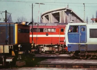 1980 körül  Bp., V42 001, V63.001 villamos mozdonyok és egy M61-es sorozatú díze… #RK1770624006