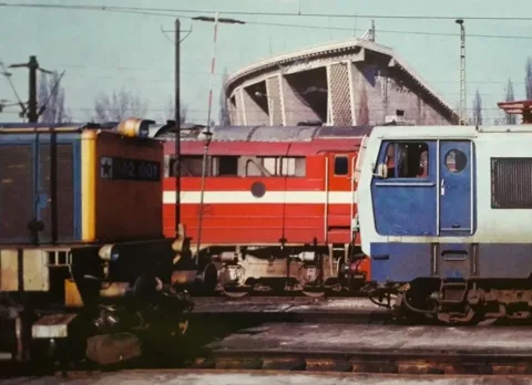 1980 körül  Bp., V42 001, V63.001 villamos mozdonyok és egy M61-es sorozatú díze… #RK1770624006