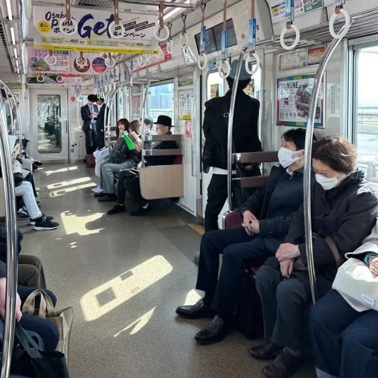 “Ha jártál már Japánban, egy dolgot biztosan észrevettél: a metróban “Ha jártál már Japánban, egy dolgot biztosan észrevettél:
a metróban szinte telj… #I1769886833