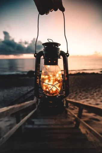 „Néha kialszik bennünk a fény, de aztán ismét felgyúl, ha találkozunk egy másik … #I1770836571