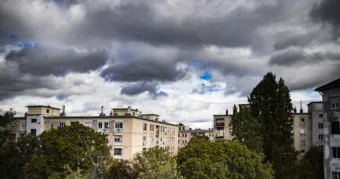 Záporokkal érkezik az enyhülés – holnapi időjárás február 4-én