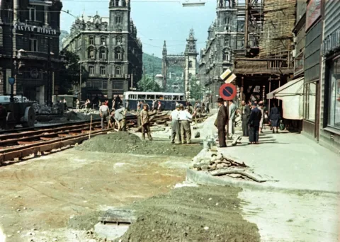1958.  Bp., a Kossuth Lajos utca átépítése, a Városház utca saroktól a Ferenciek… #RK1776078050