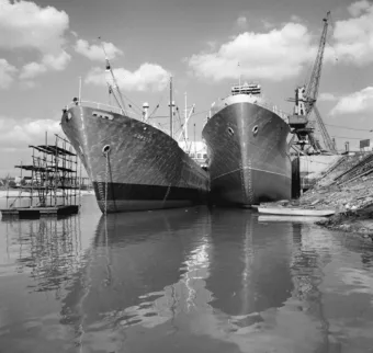 1962.  Budapest, készülő tengerjáró hajók az újpesti öbölben.
Nemzeti Fotótár
 #RK1775980810