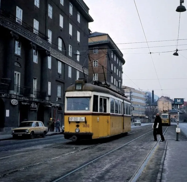 1970-es évek. Bp., a 17-es villamos a Bécsi úton. Ab 1970-es évek. Bp., a 17-es villamos a Bécsi úton.
Ab van Donselaar. felvétele
#RK1776949207