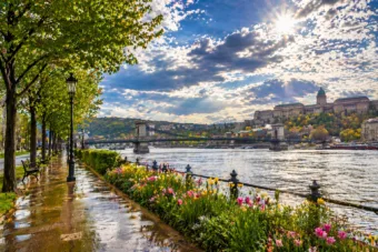 Holnapi időjárás április 23.: felhők, napsütés és záporok