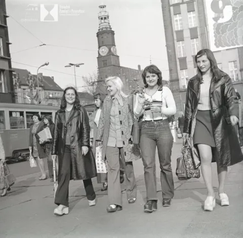 70-es évek divatja kvíz: Beugranak még a korszak legfeltűnőbb darabjai?