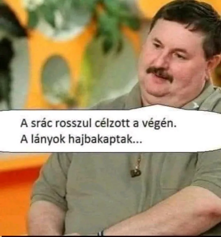 A srác rosszul célzott a végén. A lányok hajbakaptak... A srác rosszul célzott a végén. A lányok hajbakaptak...