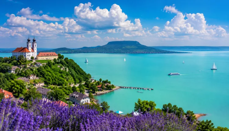 Kvíz Mennyire ismered a Balaton titkait Ebben a Balaton kvízben csak a legjobbak tudják, miért különleges a magyar tenger