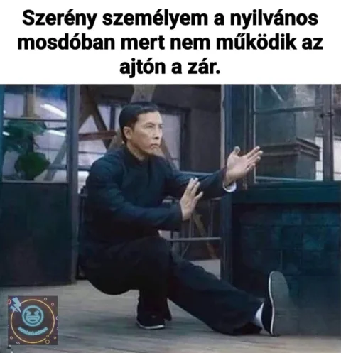Szerény személyem a nyilvános mosdóban...